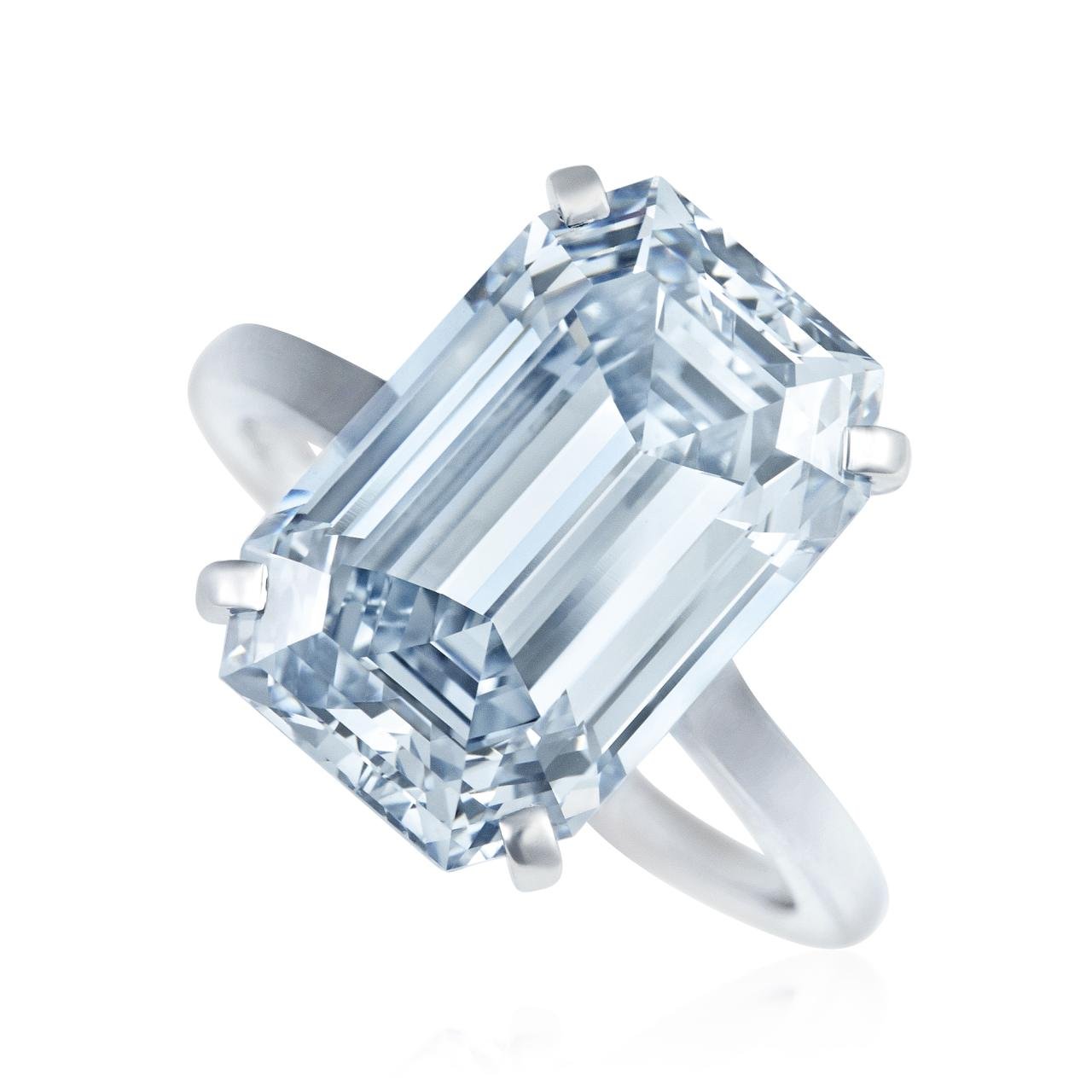 A Jeweler’s Guide to Buying Your Diamond Engagement Ring Online
