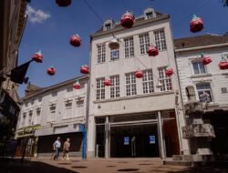 van cleef accessories Elevate Your Elegance Today