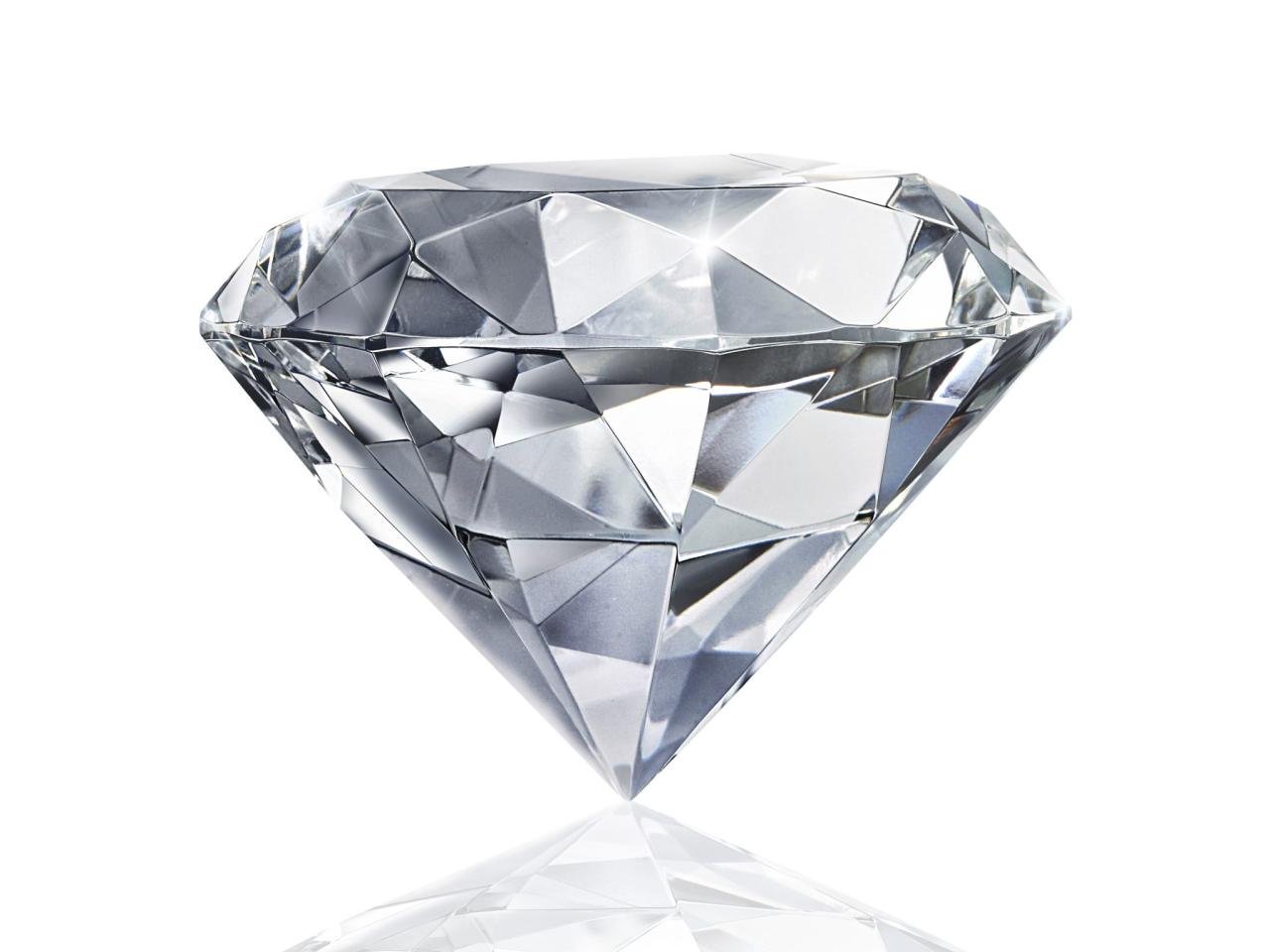 Ask a Diamond Pro: What's Important About Buying a Diamond Online