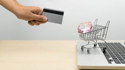 Ask a Diamond Pro: What's Important About Buying a Diamond Online