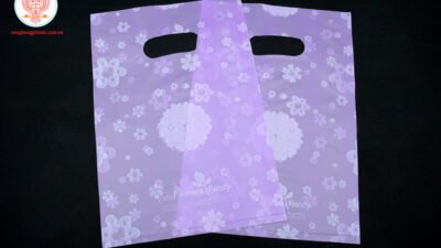 Die cut handle plastic bags