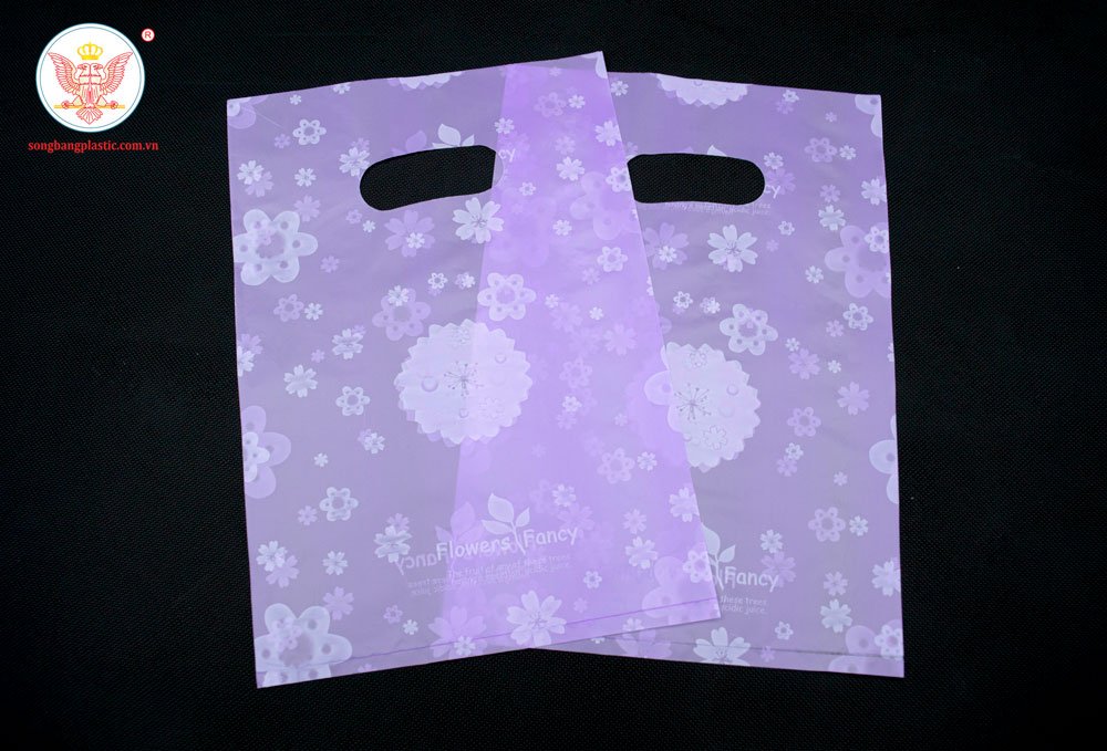 Die cut handle plastic bags