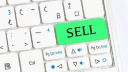 Computer keyboard with a Dollar button concept - Creative Commons Bilder